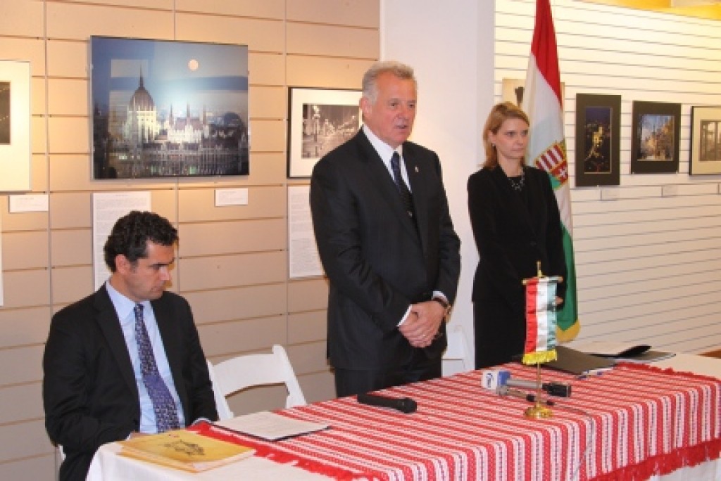 Consul General Károly Dán, President Pál Schmitt, Senior Consul Zita Bencsik during the Hungarian citizenship oath-taking ceremony in the Hungarian Heritage Museum Photo: Office of the President of the Republic of Hungary