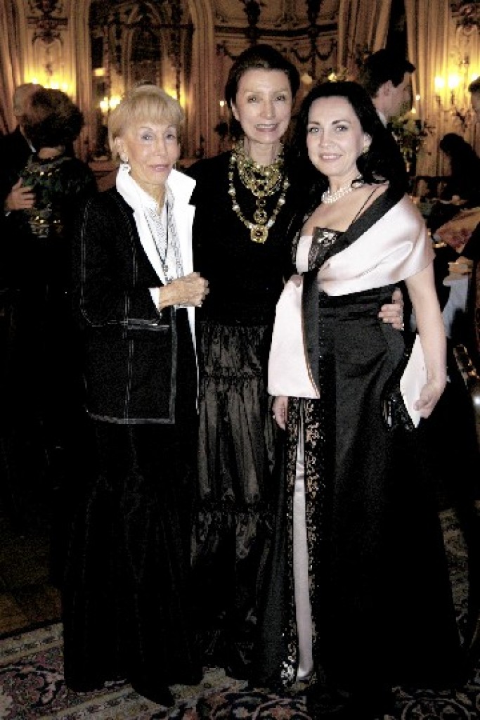 Mrs. Christina Ginsburg, Mrs. Aniko Gaal Schott, Ms. Andrea Rost