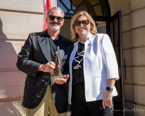 Coalition President Andrea Lauer Rice Presenting Sculptor Stan Mullins with a Maquette of the Hungarian Freedom Fighter statue Photo credit: Bonnie Morét Photography/ Hungarian American Coalition