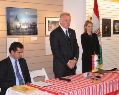 Consul General Károly Dán, President Pál Schmitt, Senior Consul Zita Bencsik during the Hungarian citizenship oath-taking ceremony in the Hungarian Heritage Museum Photo: Office of the President of the Republic of Hungary